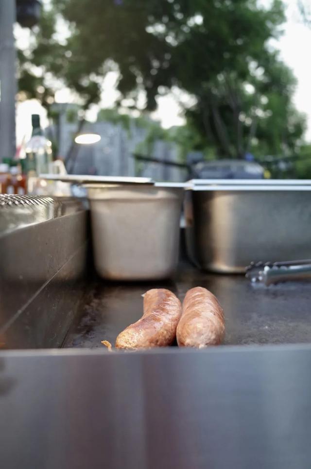 一句话霸气欢迎词，一句话欢迎词口号（三色路啊，就是不夜城）