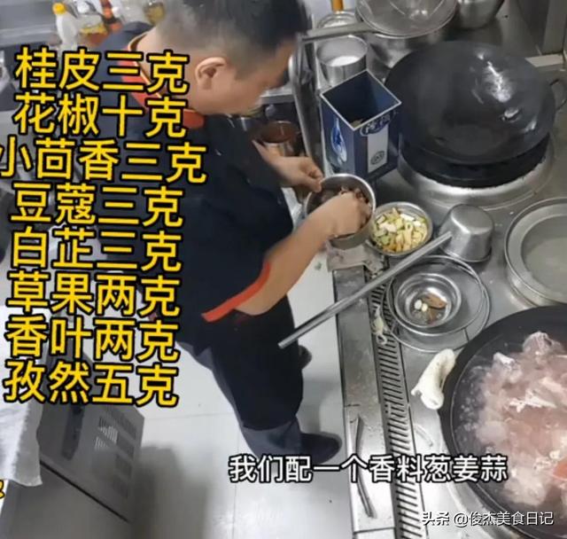 煮羊骨头的正确方法与配料，熬羊骨头汤的正确步骤（麻辣五香羊骨头的正确做法）