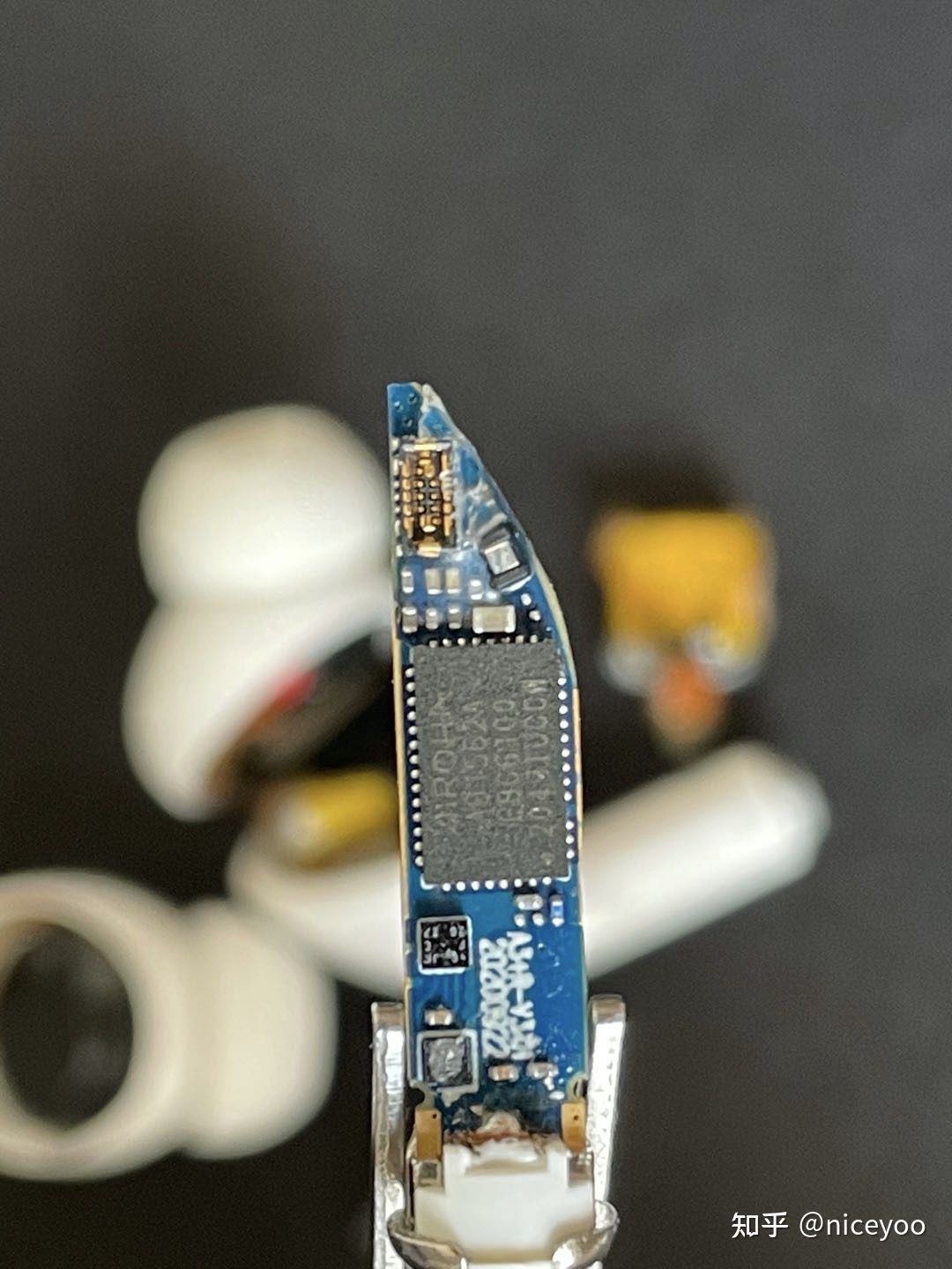 1562a支持双麦双馈主动降噪,可以说秒杀其他芯片,比如洛达1562f,洛达