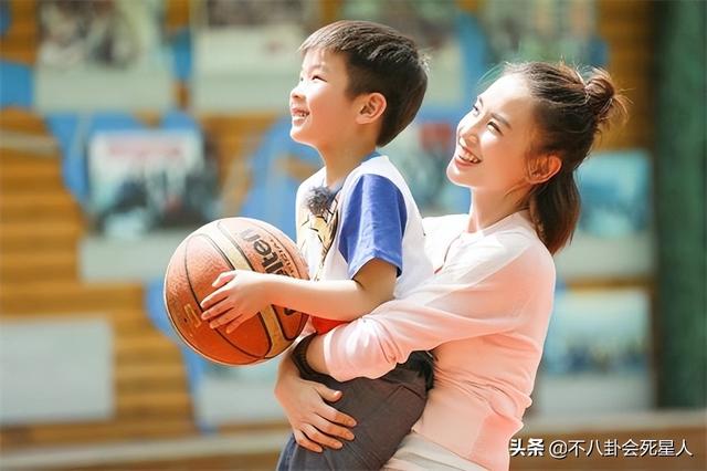 妈妈是超人第一季，姨母心是个什么意思（《妈妈是超人》9位萌娃现状）