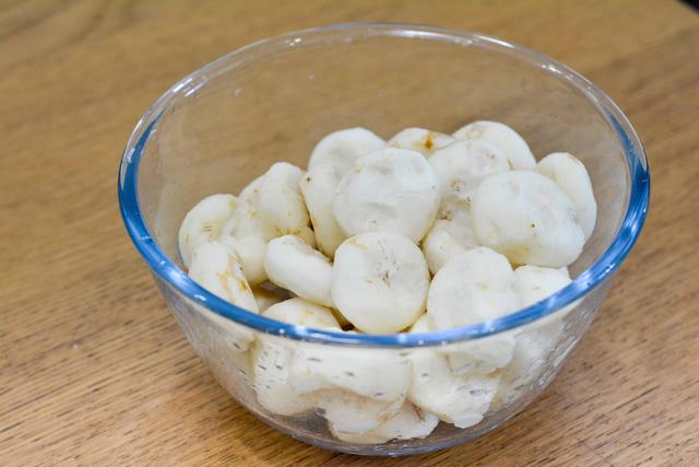 马蹄肉饼怎么做好吃，马蹄肉饼汤怎么做好吃（用猪肉和荸荠做肉饼）