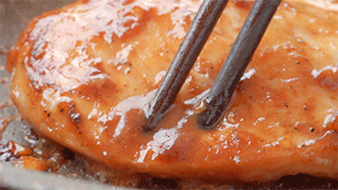 鸡胸肉（鸡胸肉烘干，终于找到了问题的根源（蒸鸡胸肉和水煮鸡胸肉哪个好）