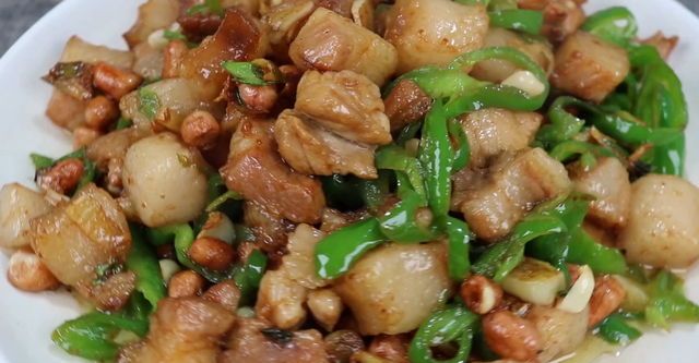 烤猪皮热量多少，猪皮热量高不高（才知道去除猪毛不用火烧）