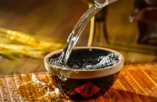 青花汾酒30年，青花瓷汾酒30年价53度价格（看到青花汾酒30·复兴版就懂了）