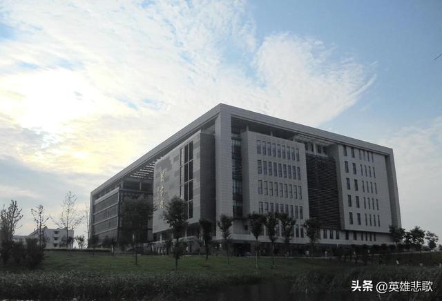 全国面积最小十个大学，全国面积最大十个大学（江苏大学和浙江大学的差距为何那么大）