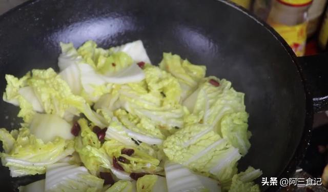 炖豆腐的做法窍门，鳕鱼炖豆腐的做法视频（白菜炖豆腐怎么做最好吃）