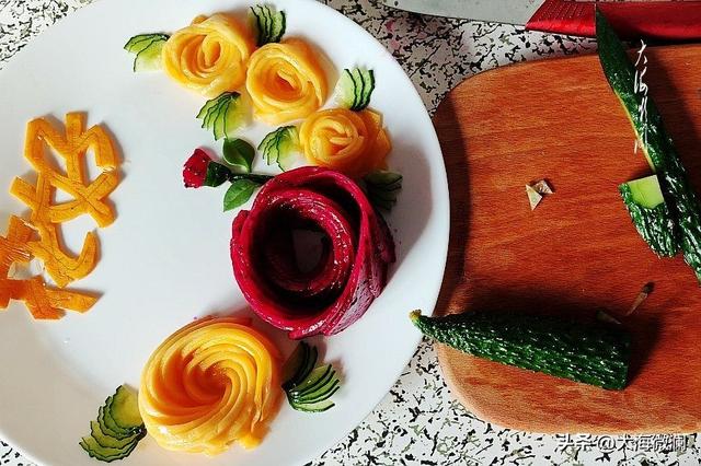果盘制作简单做法，ktv果盘西瓜皮拉花制作教程（教你一道超简单的花好月圆拼盘）