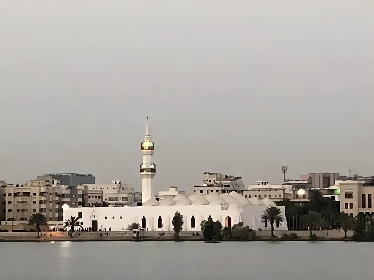 世界上最大的清真寺，世界上最大的清真寺是什么（中东狗大户沙特竟有四个首都）