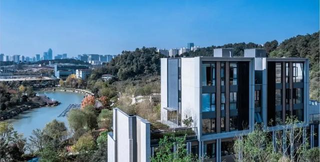 贵阳中学排名前十的学校，2021年贵阳高中排名前十（贵阳楼市2021年）