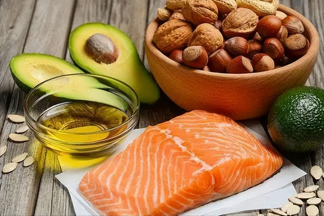 脸上痤疮怎么治，脸上痤疮怎么治才能彻底根除（满脸痘痘、痤疮）