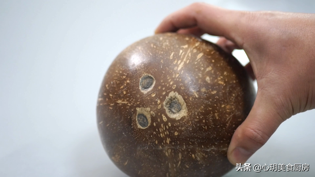 青椰子怎么打开，内行人开椰子取肉（超市买的青椰子怎么打开）