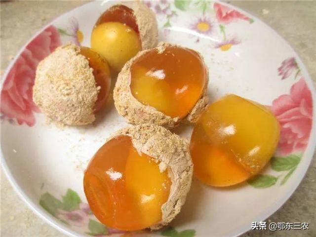 变蛋的制作方法和配方，变蛋的制作方法（农村家庭自己腌制皮蛋）