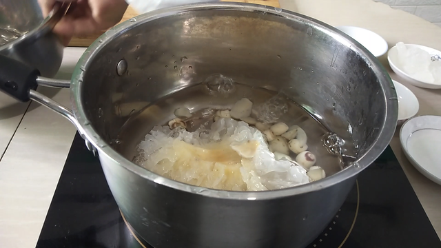 白木耳怎么做好吃，新鲜白木耳怎么做好吃（别让睡不着困扰你）