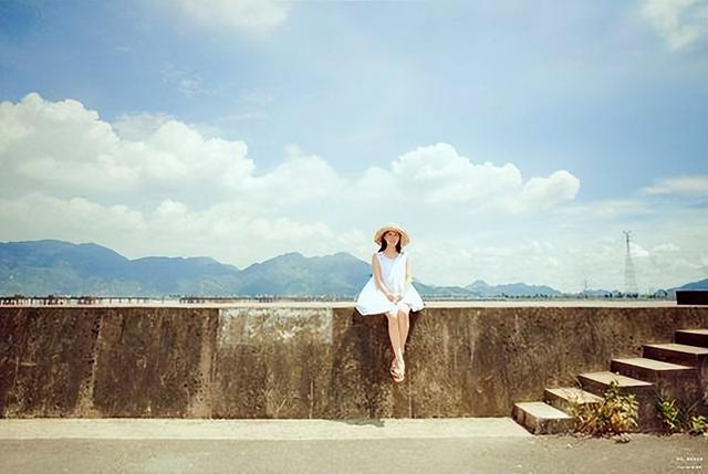 睡前发的句子朋友圈，适合在睡觉前发朋友圈的句子（睡前简短精辟的一句话）