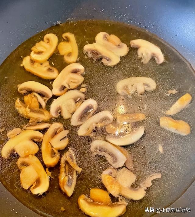 平菇肉片汤的做法，肉片汤的做法（常给家人喝这汤）