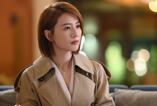 头发染白色怎么染，头发染白色怎么染好看（试试这3种颜色、5款发型更减龄）