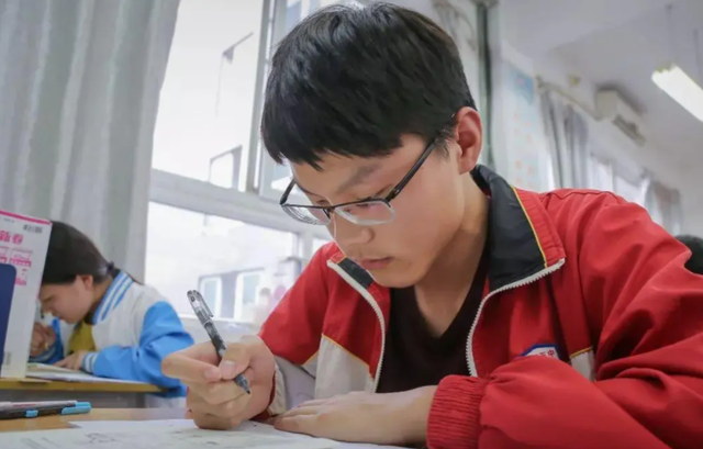 2021年高考降分录取政策，高考有哪些途径可降分录取（2022届考生“喜从天降”）