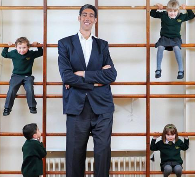 世界上有没有巨人，世界上真的存在巨人吗（中国2.48米“女巨人”）