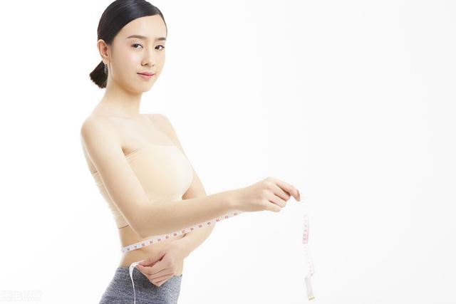 女孩喜欢男孩的表现(女孩喜欢男孩的表现 七种行为暗示你追她)