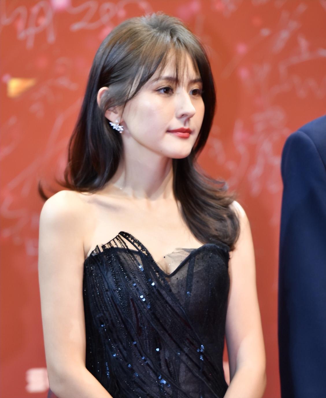 性感黑色丝袜(女星飞天奖红毯斗艳) - 赤虎壹号