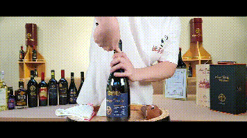 制作葡萄酒的方法步骤，怎样制作葡萄酒的方法（如何优雅的给葡萄酒开瓶图文详解）