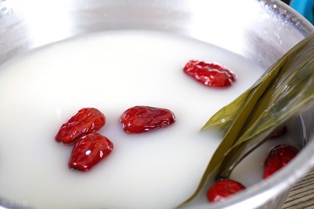 淘米水有什么作用与功效，淘米水的功效与作用（学会洗米水的这5大妙用）