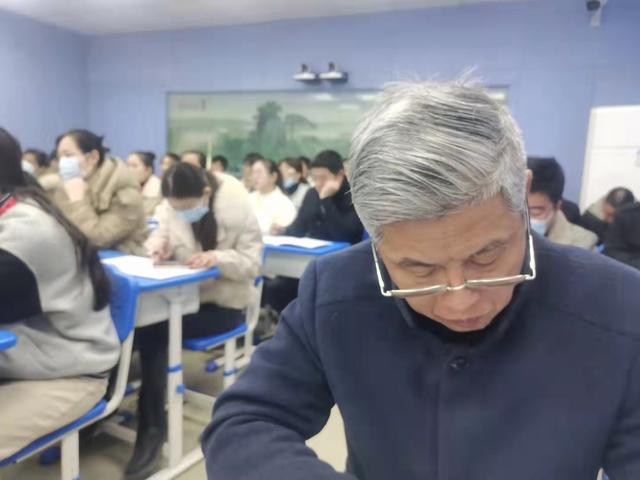 汤姆索亚历险记梗概，汤姆索亚历险记的梗概（彰显引领作用——《汤姆索亚历险记）