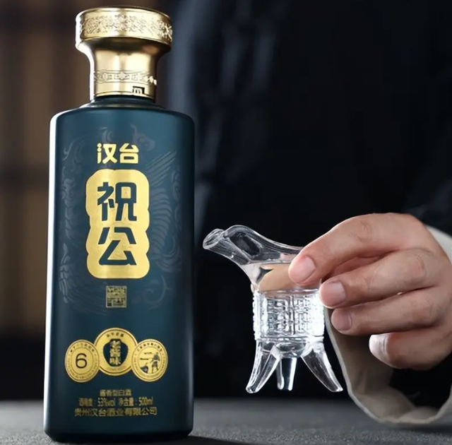 小辈给长辈敬酒词，小辈给长辈敬酒词简短2021（别支支吾吾地傻站着）