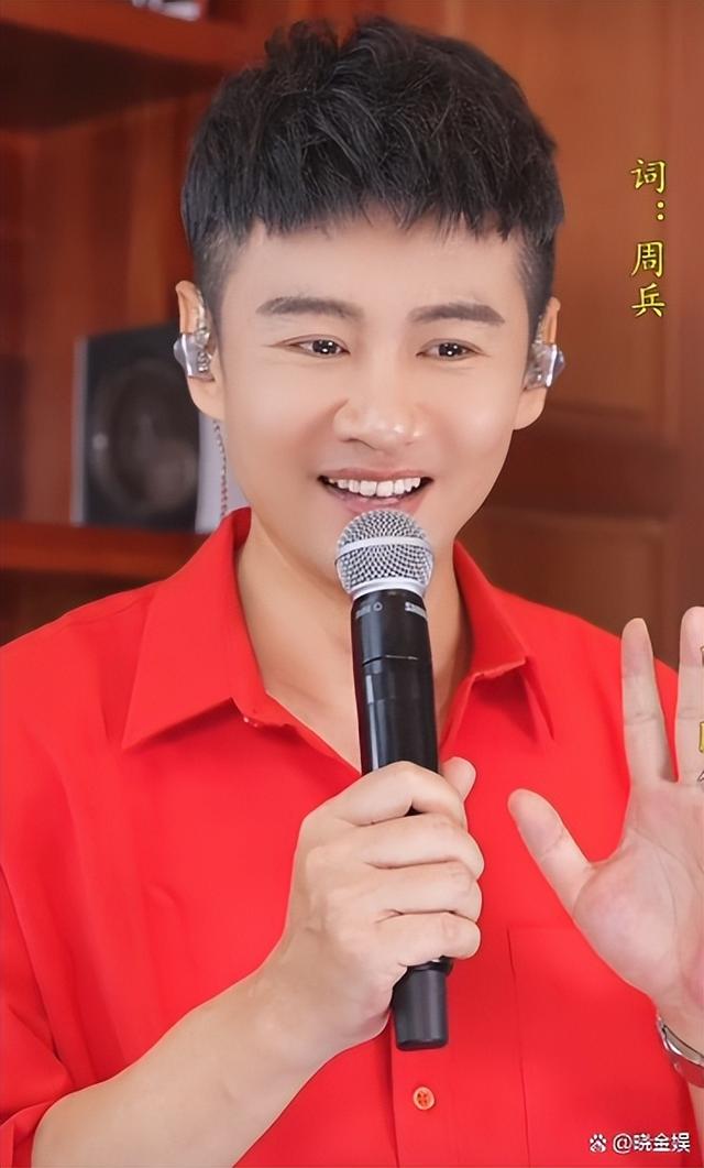 歌手徐子崴简介，平日里不仅给爷爷亲手搓澡还亲自给爷爷剃头