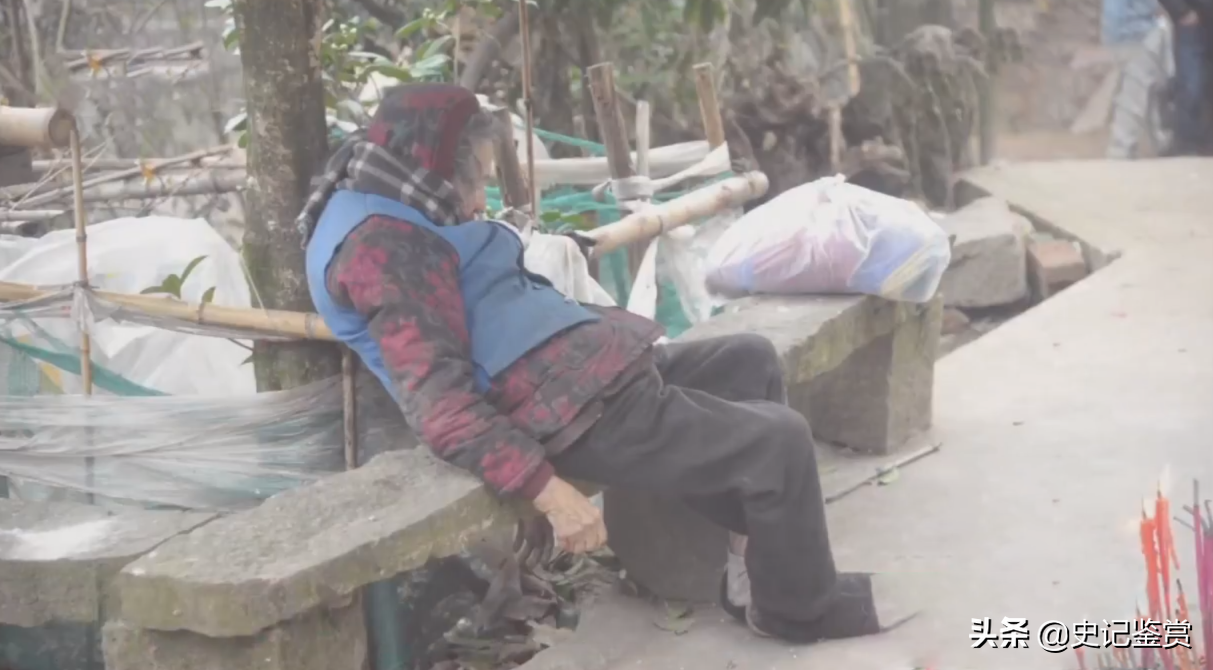 不赡养老人的法律后果会坐牢吗（老人冻死在外）