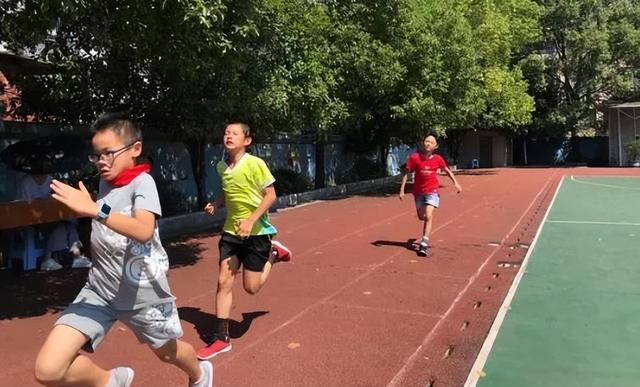 400米一般人跑多少秒，四百米正常人跑多少秒（小学生400米一般人跑多少秒）