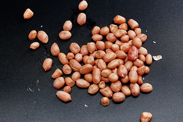 花生米是发物吗，花生是不是骨质疏松的“发物”