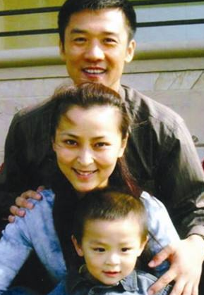 何音：为了儿子跟黄志忠离婚，为了儿子又嫁小丈夫