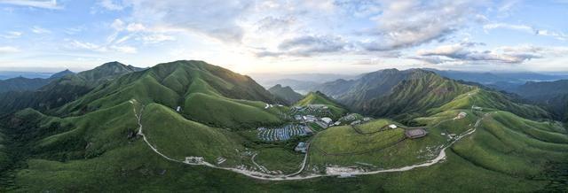 武功山旅游攻略，江西武功山旅游攻略（武功山顶露营看日落是什么体验）