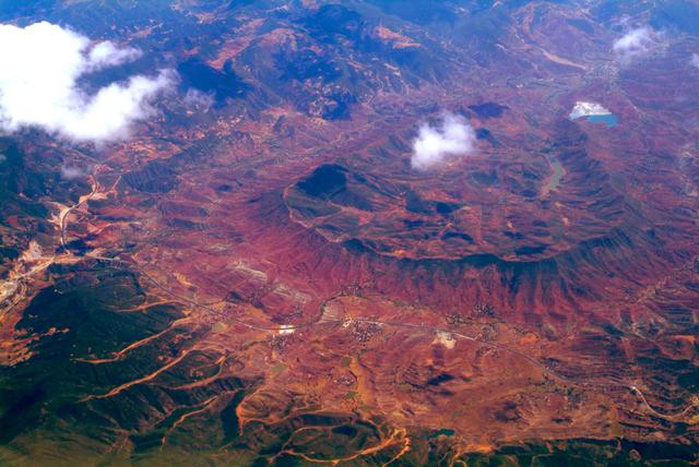 危地马拉巨坑，危地马拉在哪（广西发现巨大天坑）