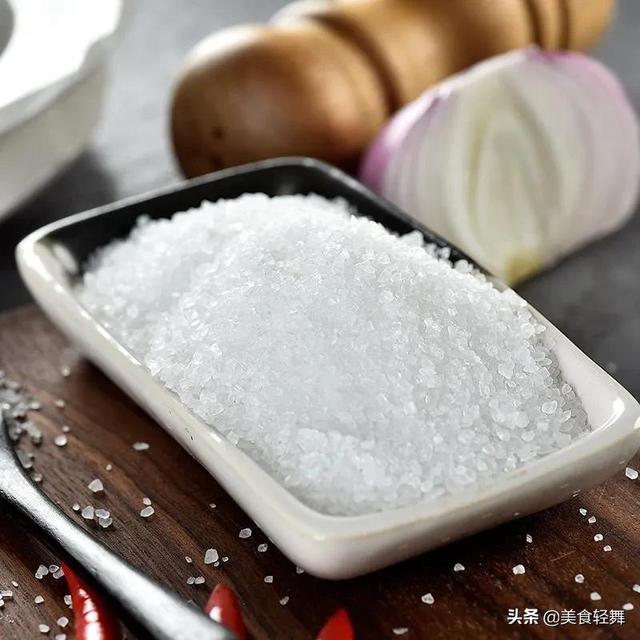 10条白醋的生活小妙用，吃白醋的好处（盐、白醋、小苏打在生活中的30种妙用）