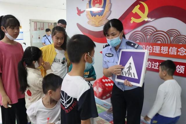 警用对讲机的简介和特点详情介绍，公安警用对讲机品牌（警宝收获特殊节日礼物）