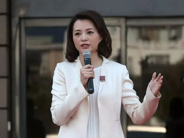 董卿老公最近出什么事了 董卿的老公是谁，干什么的拼音（董卿丈夫密春雷被强制执行7亿）