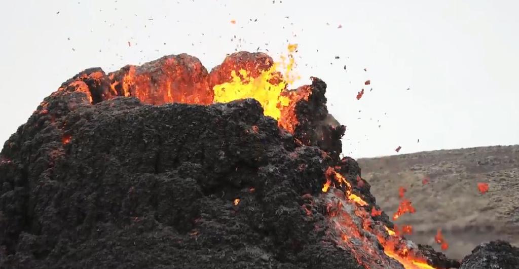 富士山在哪里？位于日本本州岛中南部