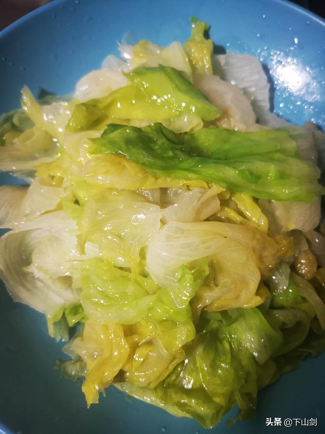 西生菜怎么做好吃，西生菜怎么做好吃又简单（脆脆好吃的蚝油西生菜）