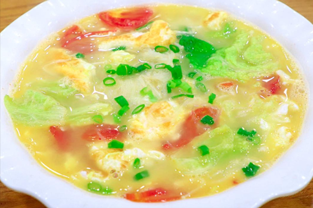 坐月子能吃哪些食物，产妇坐月子多吃哪些食物比较好（提醒中老年人：少吃面条米饭）