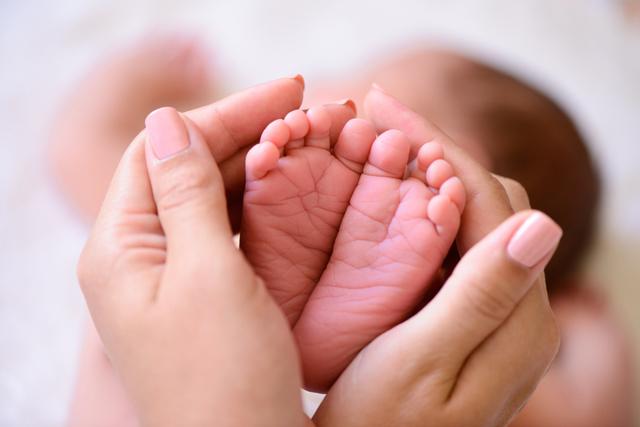 新生儿发育标准，新生儿生长发育标准（宝宝1岁前每月发育指标）