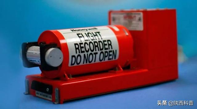 黑匣子什么颜色，黑匣子什么颜色最好（为什么被叫做“黑匣子”）