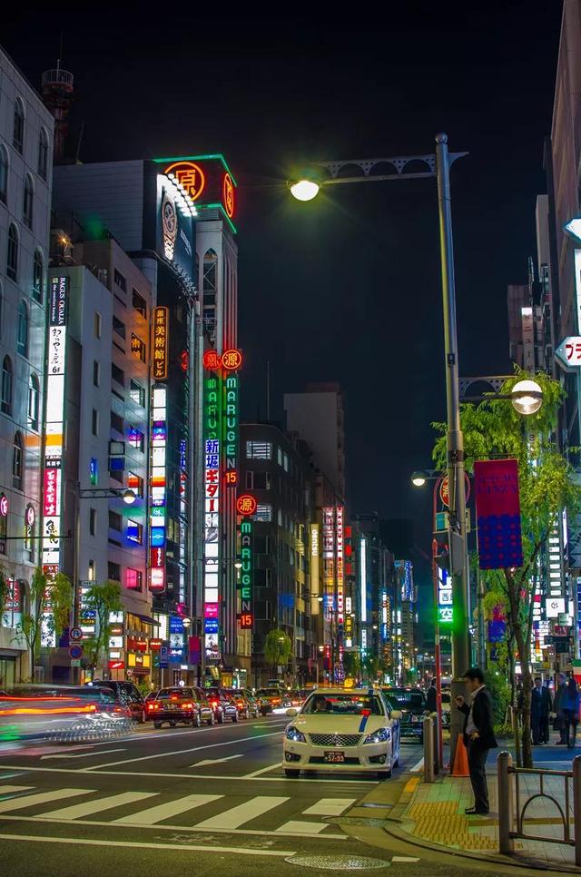 川端康成获得诺贝尔文学奖的作品是什么，川端康成凭借哪三部作品获得了诺贝尔文学奖（川端康成获得诺贝尔文学奖代表作雪国）