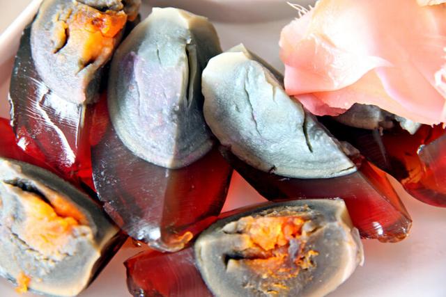 皮蛋可以放多久，切开的皮蛋可以放多久（皮蛋被外媒评为“最恶心食物”）