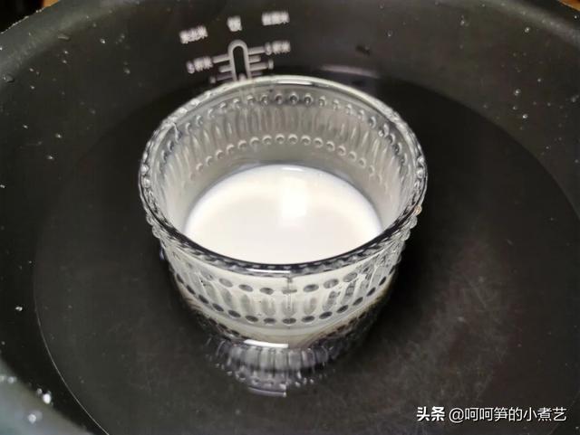 酸牛奶怎么做，酸牛奶怎么做奶酪（做芝士剩下的乳清不要丢）