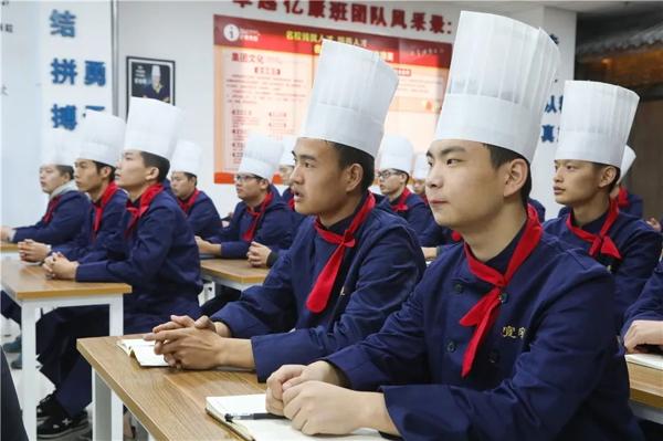 烹饪技术学校(广西华南烹饪学校学费多少)