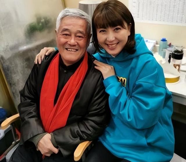 “二人转女王”闫学晶：两段婚姻三个孩子，两任丈夫都是二婚