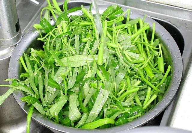 老年人吃什么补钙，中老年人补钙每天要喝多少牛奶（常吃这5种食物）