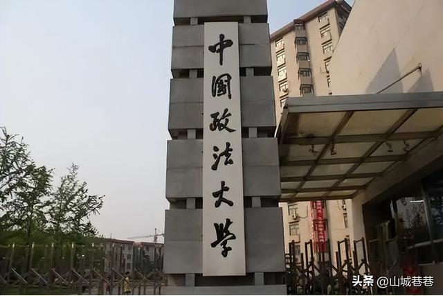 重庆大学多少分能考上，重庆大学多少分录取能上（法学专业2022年在重庆投档分数线）